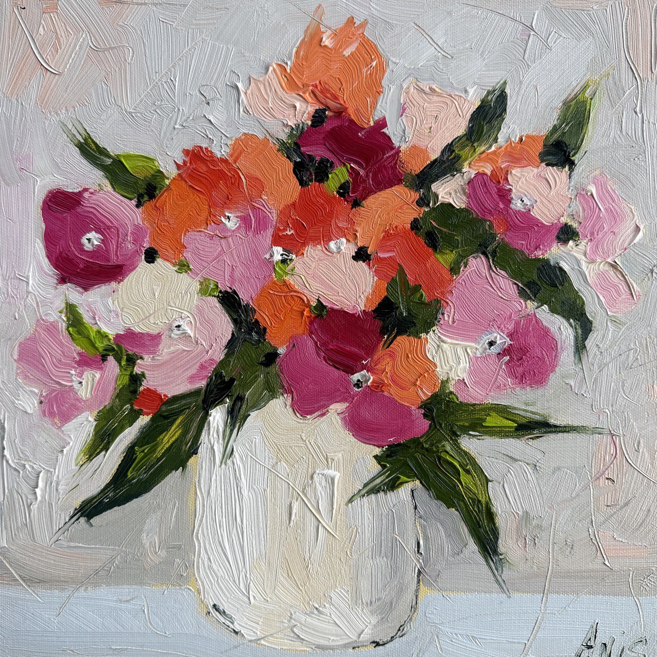 Blumenstrauß in einer weißen Vase