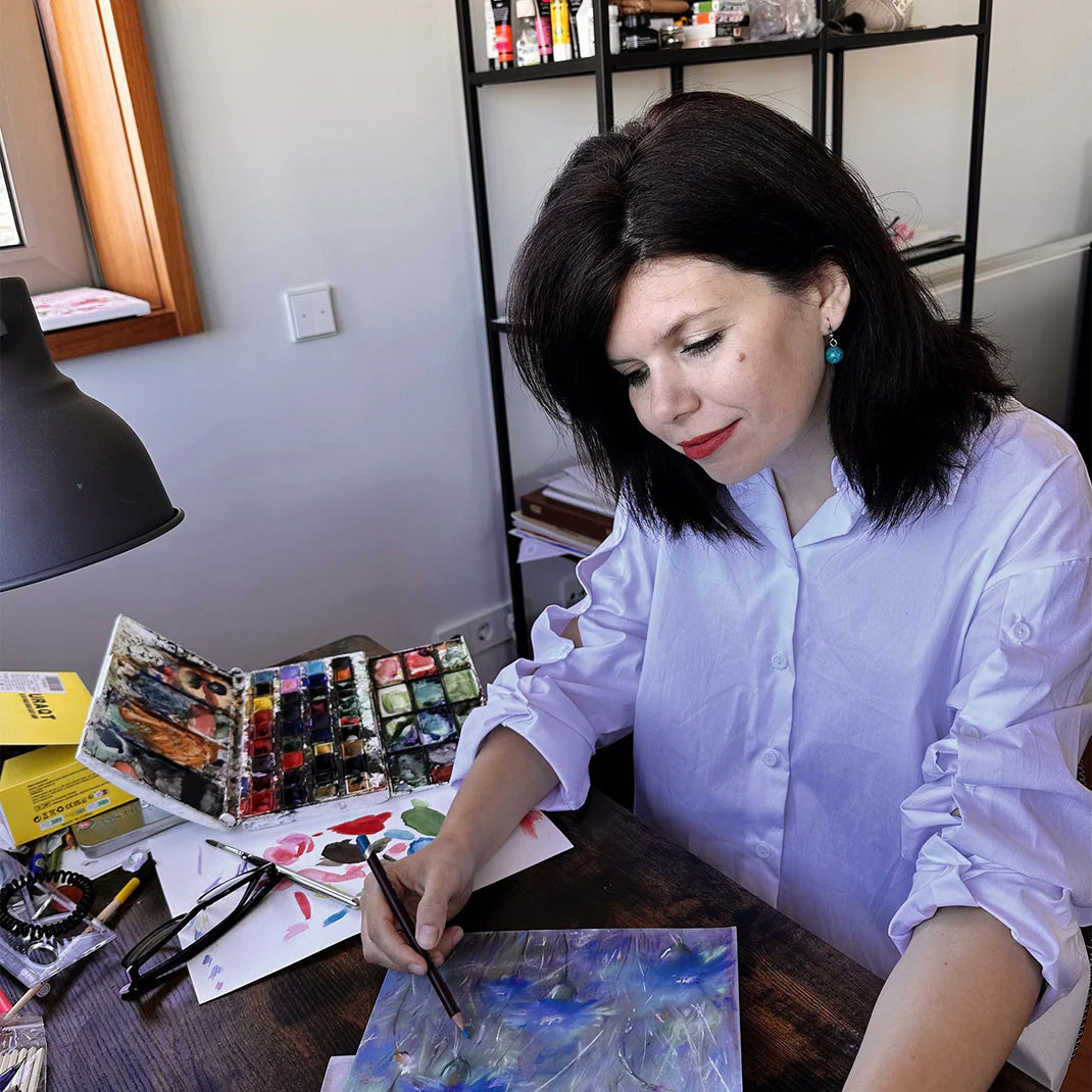 Irina Anis painting in her studio in Porto
