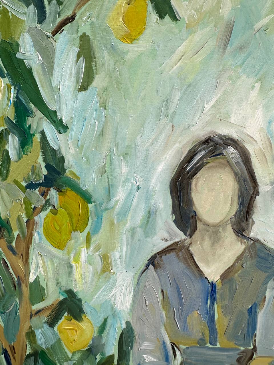 Blumenstrauß in einer weißen Vase